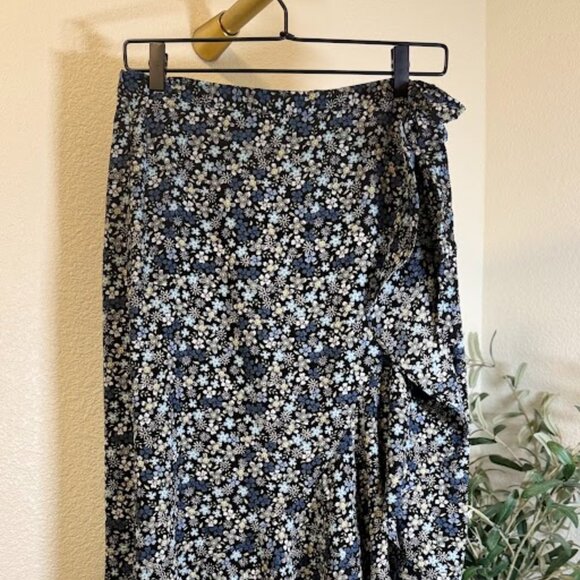 Blue Floral Wrap High-Low Midi Skirt – Max Studio, Size L - Picture 2 of 7